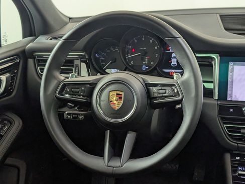 Used 2025 Porsche Macan image 21