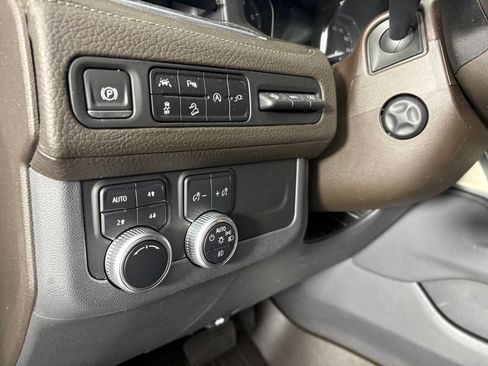 Used 2021 GMC Yukon XL Denali w/ Denali Premium Package AWD/4WD image 16
