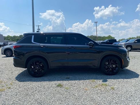 Used 2023 Mitsubishi Outlander SEL FWD image 2