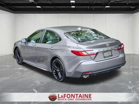 Used 2025 Toyota Camry SE FWD image 3