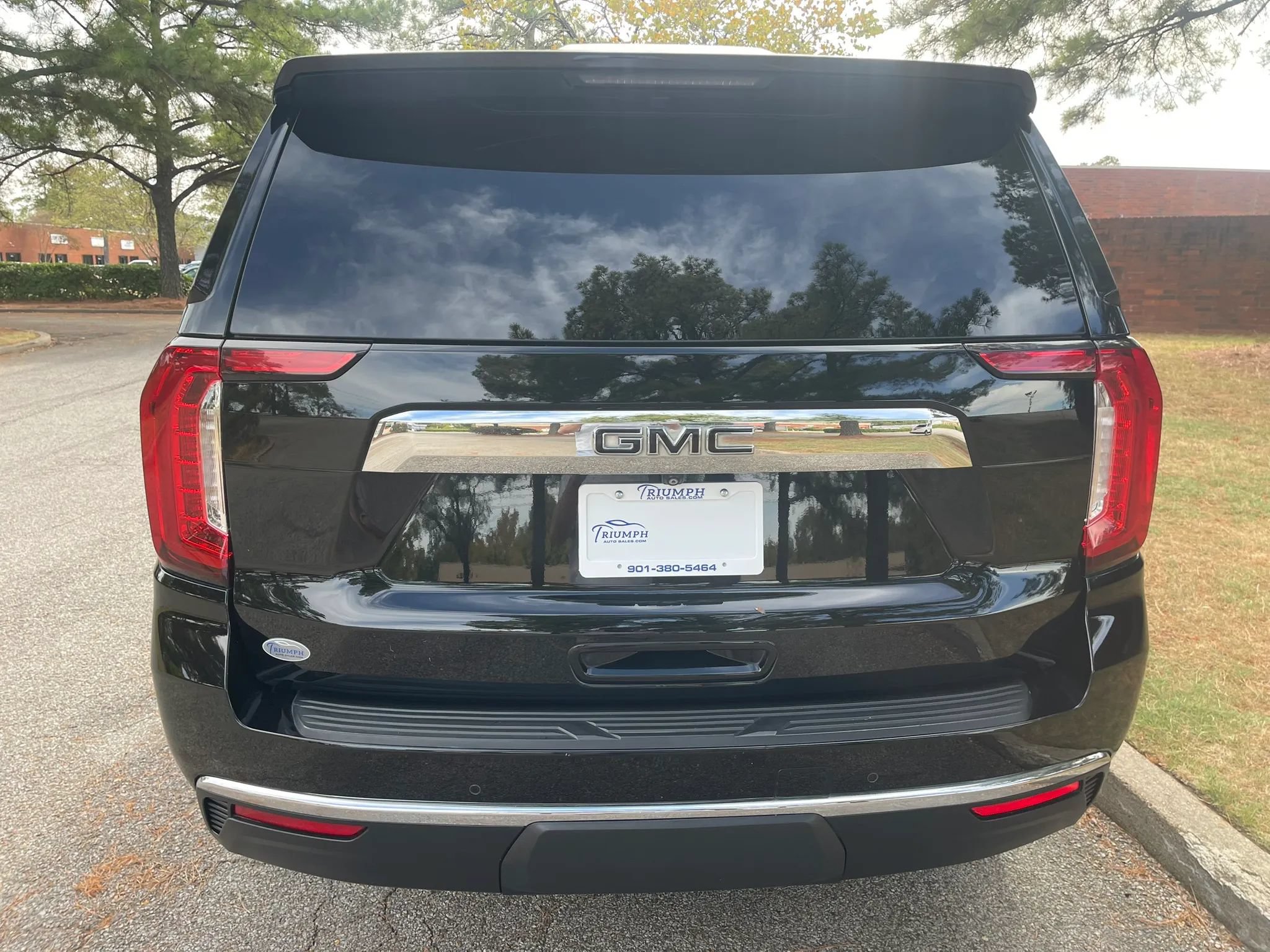 Used 2021 GMC Yukon SLT RWD image 4