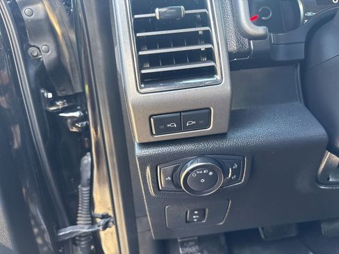 Used 2018 Ford F150 Raptor w/ Equipment Group 802A Luxury image 34