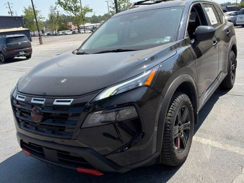 Used 2025 Nissan Rogue SV AWD/4WD image 1