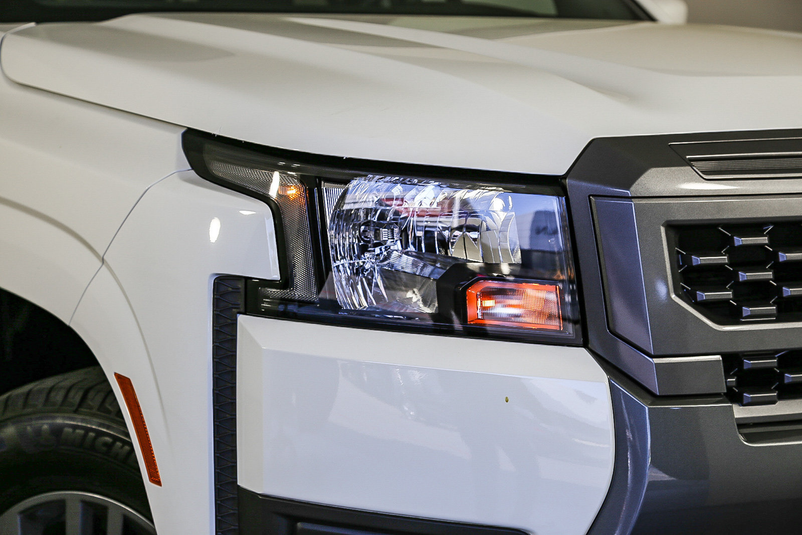 Used 2025 Nissan Frontier SV RWD image 2