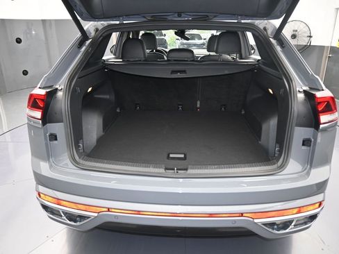 Used 2022 Volkswagen Atlas Cross Sport SEL R-Line image 40