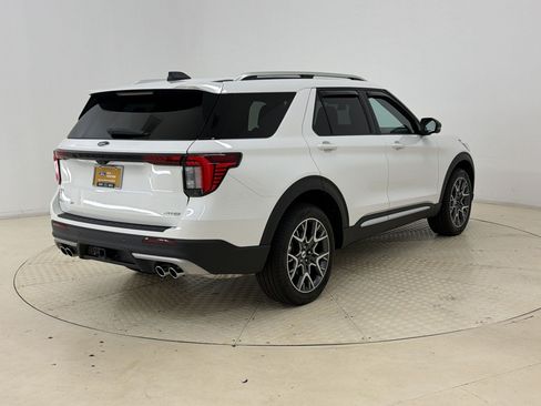 Certified 2025 Ford Explorer Platinum w/ Ultimate Package AWD/4WD image 9