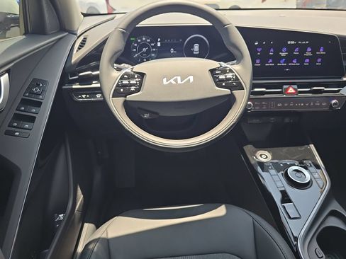New 2026 Kia Niro Wind FWD image 14