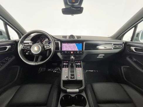 Used 2025 Porsche Macan image 13
