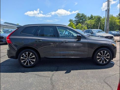 Certified 2025 Volvo XC60 B5 Core AWD/4WD image 4