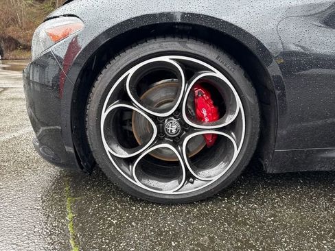 Used 2023 Alfa Romeo Giulia Veloce image 30