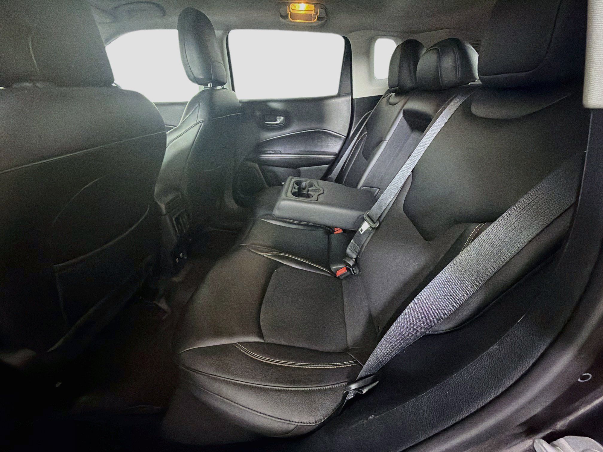 Used 2018 Jeep Compass Latitude w/ Popular Equipment Group FWD image 27