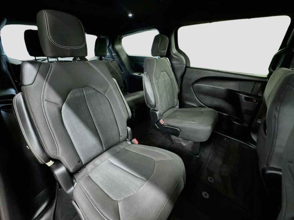 Used 2019 Chrysler Pacifica Touring Plus w/ S Appearance Package FWD image 26