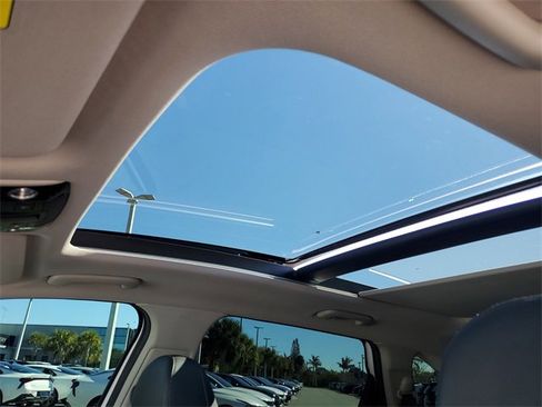 Certified 2023 Kia Sorento SX image 30