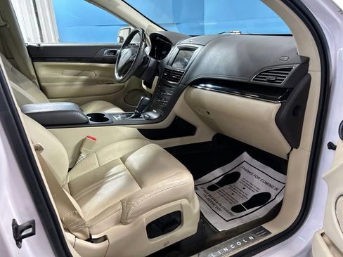 Used 2019 Lincoln MKT AWD image 50