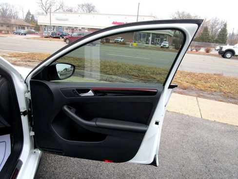 Used 2018 Volkswagen Jetta GLI image 34