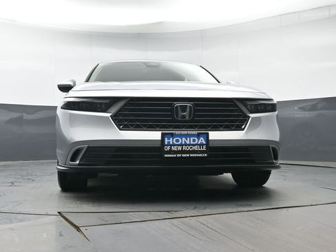 Used 2023 Honda Accord EX image 31