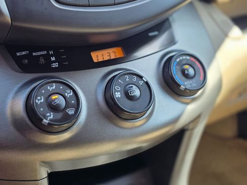 Used 2011 Toyota RAV4 4WD image 37