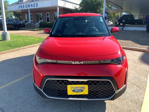 Used 2024 Kia Soul LX image 2