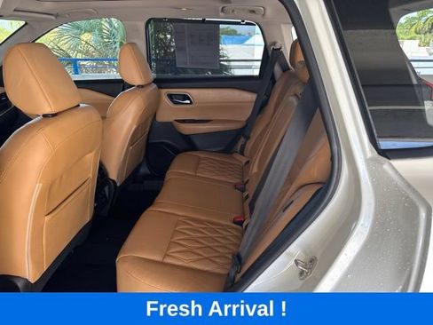 Used 2021 Nissan Rogue Platinum FWD image 3