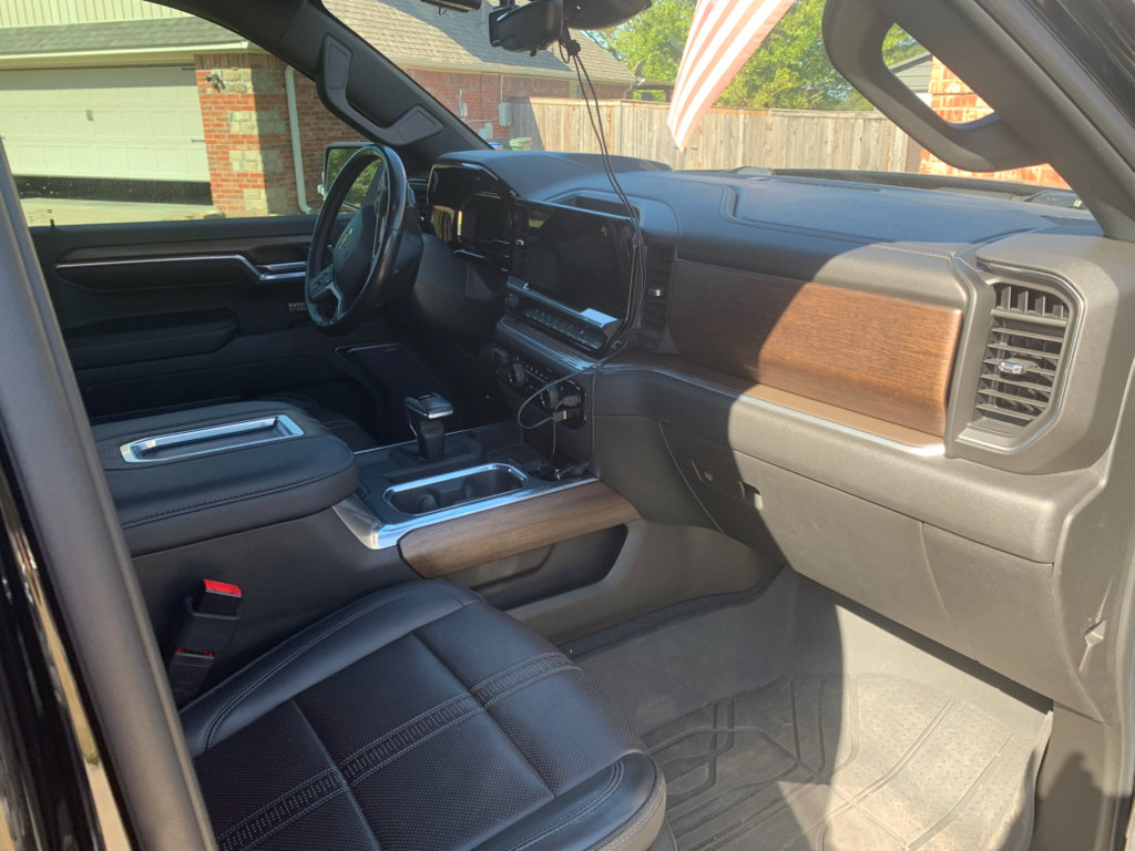 Used 2022 Chevrolet Silverado 1500 High Country w/ High Country Premium Package AWD/4WD image 9
