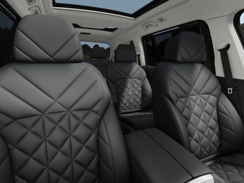 Used 2025 BMW X7 xDrive40i w/ Premium Package image 24