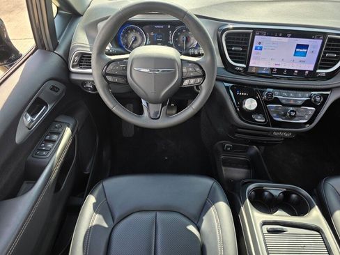 Used 2024 Chrysler Pacifica Touring-L w/ S Appearance Package AWD/4WD image 13