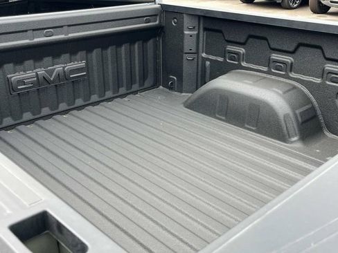 New 2025 GMC Sierra 1500 SLE image 6