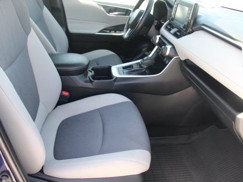 Certified 2022 Toyota RAV4 XLE w/ Convenience Package FWD image 21