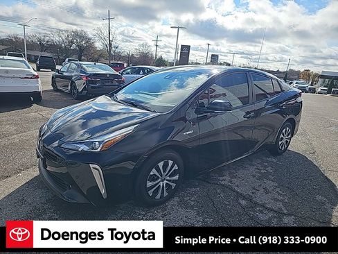 Used 2020 Toyota Prius LE image 7