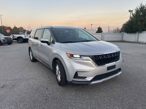 Used 2022 Kia Carnival LX image 3