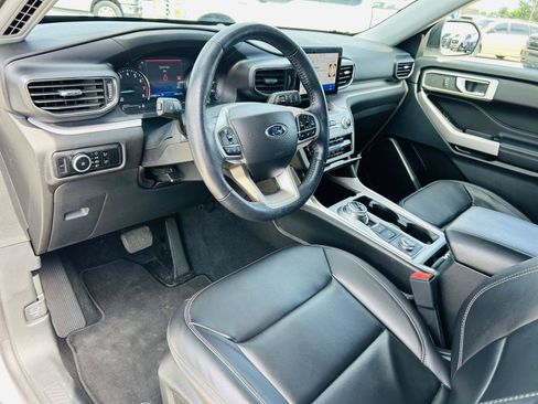 Used 2024 Ford Explorer XLT w/ Equipment Group 202A AWD/4WD image 13