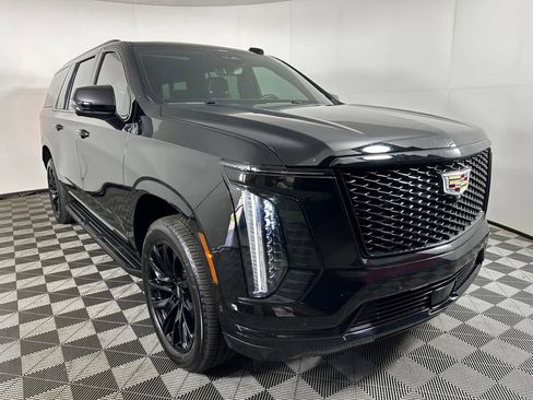 Used 2025 Cadillac Escalade ESV Sport AWD/4WD image 7