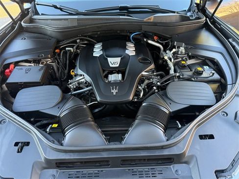 Used 2022 Maserati Levante GT image 30