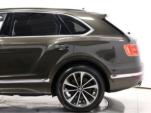 Used 2018 Bentley Bentayga AWD/4WD image 8