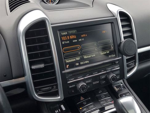 Used 2016 Porsche Cayenne image 20