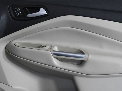 Used 2017 Ford Escape SE image 28