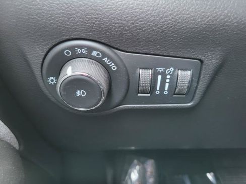 Used 2023 Jeep Compass Latitude w/ Convenience Group AWD/4WD image 19