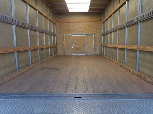 Used 2024 Ford E-450 and Econoline 450 Super Duty w/ Power Windows & Locks Group image 10