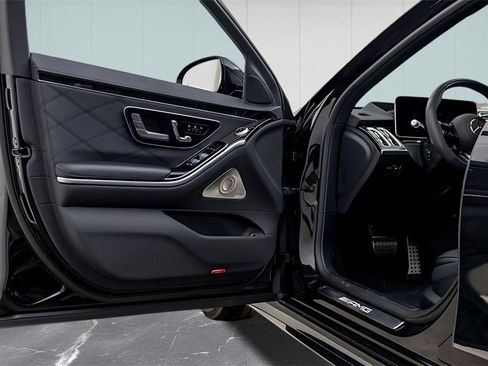 Used 2025 Mercedes-Benz S 63 AMG S image 22