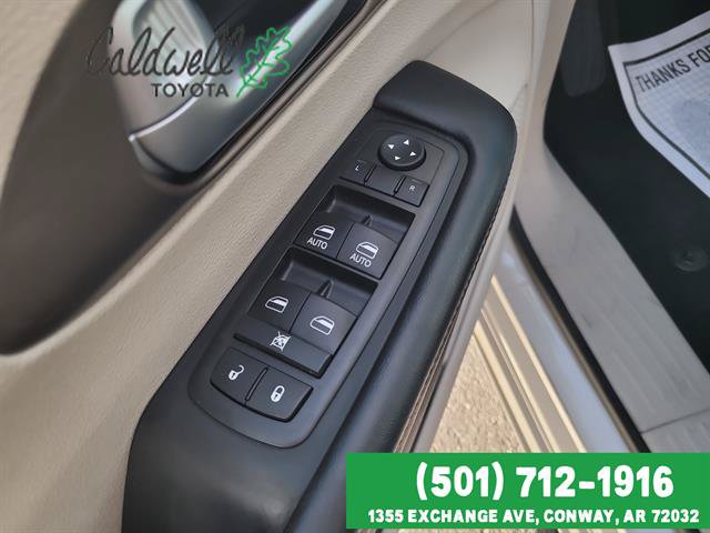 Used 2017 Chrysler Pacifica Touring Plus w/ Tire & Wheel Group FWD image 11