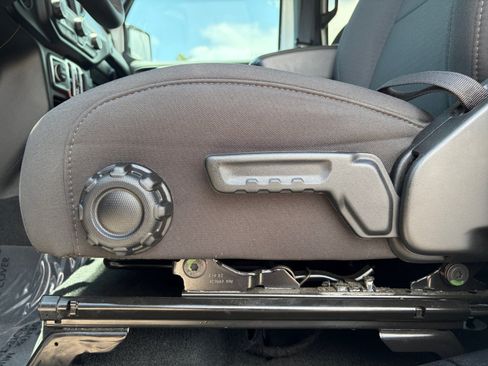 Used 2023 Jeep Gladiator Sport AWD/4WD image 15