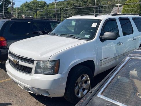 Used 2011 Chevrolet Suburban LT image 1