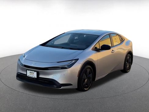 Used 2025 Toyota Prius LE image 4