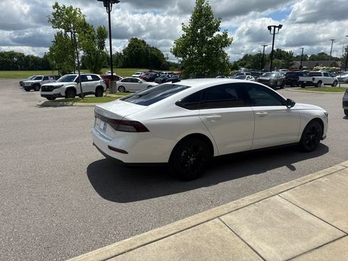 Used 2025 Honda Accord SE image 4