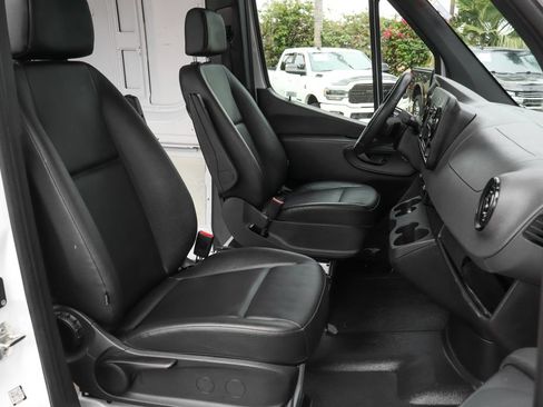 Used 2025 Mercedes-Benz Sprinter 2500 image 36