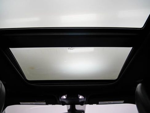 Used 2025 Chrysler Pacifica Limited FWD image 29