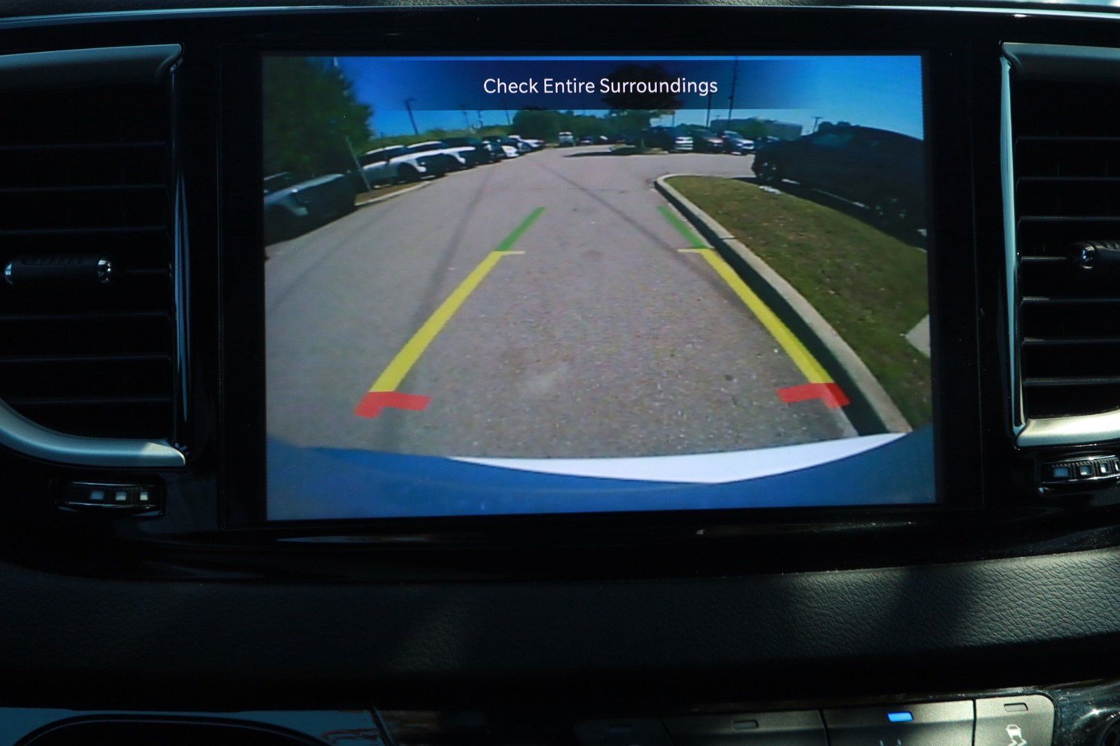 Used 2025 Chrysler Pacifica Select FWD image 15