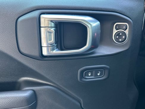 Used 2025 Jeep Wrangler Unlimited Sport AWD/4WD image 11