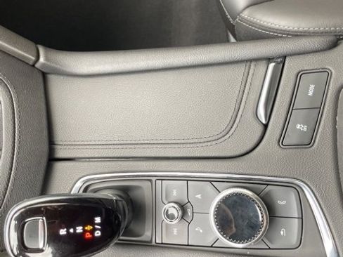 Used 2022 Cadillac XT5 Premium Luxury image 15