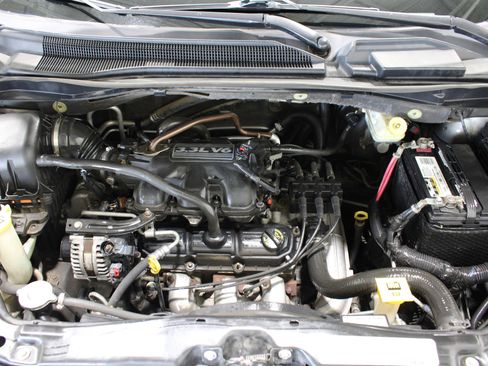 Used 2010 Dodge Grand Caravan SE FWD image 32